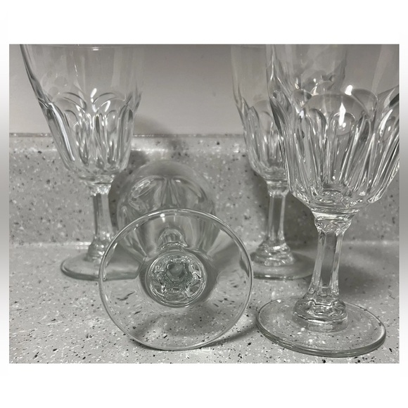 Cristal D’Arques Durand Petale Wine Glasses - Picture 3 of 5